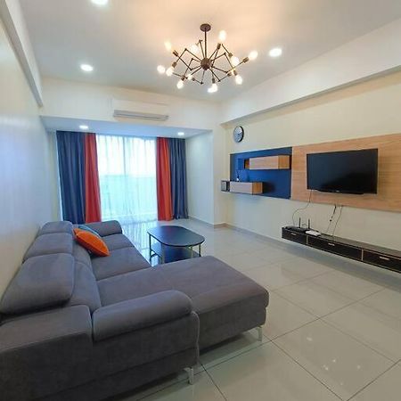 Апартаменти Joyful Sitiawan Skygarden Swimming Pool Сері-Манджунґ Екстер'єр фото
